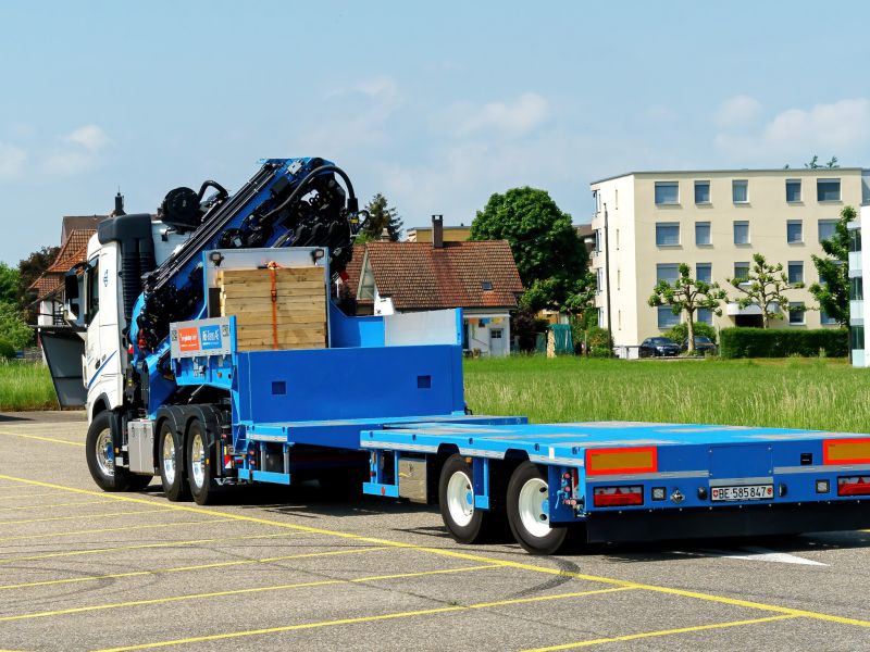 kranlastwagen schwanenhalsauflieger
